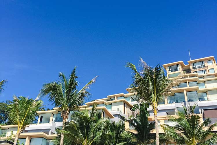 grande-hotel-e-palmeiras-na-praia-na-tailandia